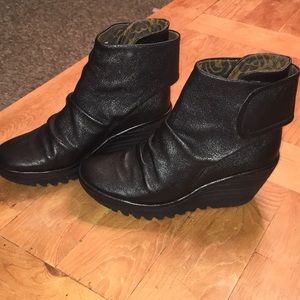 Super cute London Fly booties!